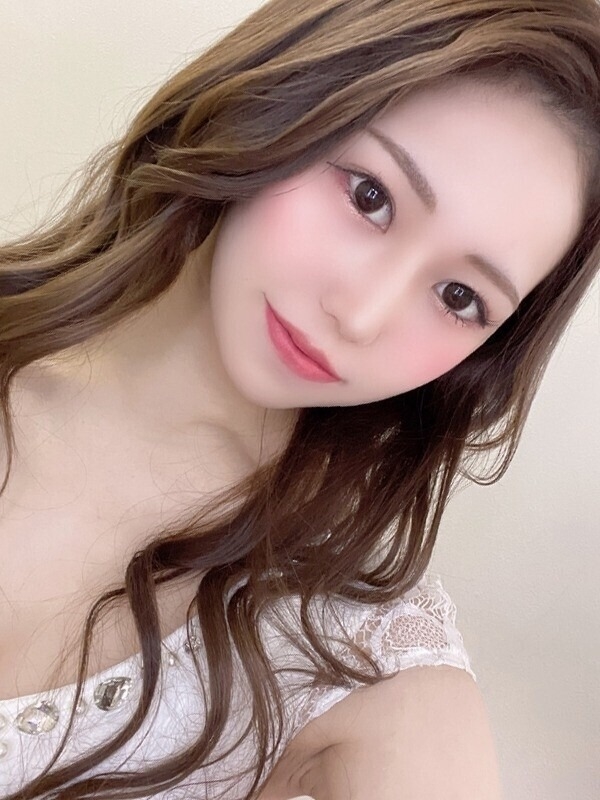 まや(26歳、B:85、W:.55、H:86)