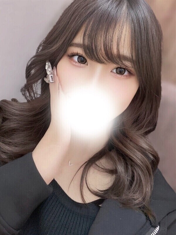 ゆな(25歳、B:86、W:.85、H:58)